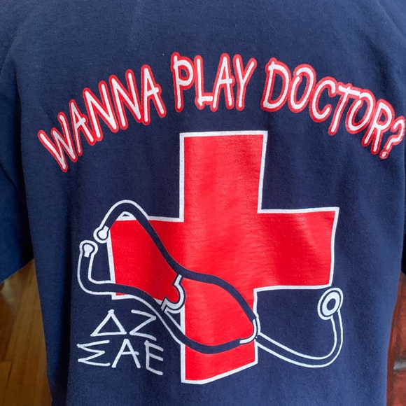 Delta Zeta Sorority T-shirt Medium EUC - like new - Picture 2 of 8